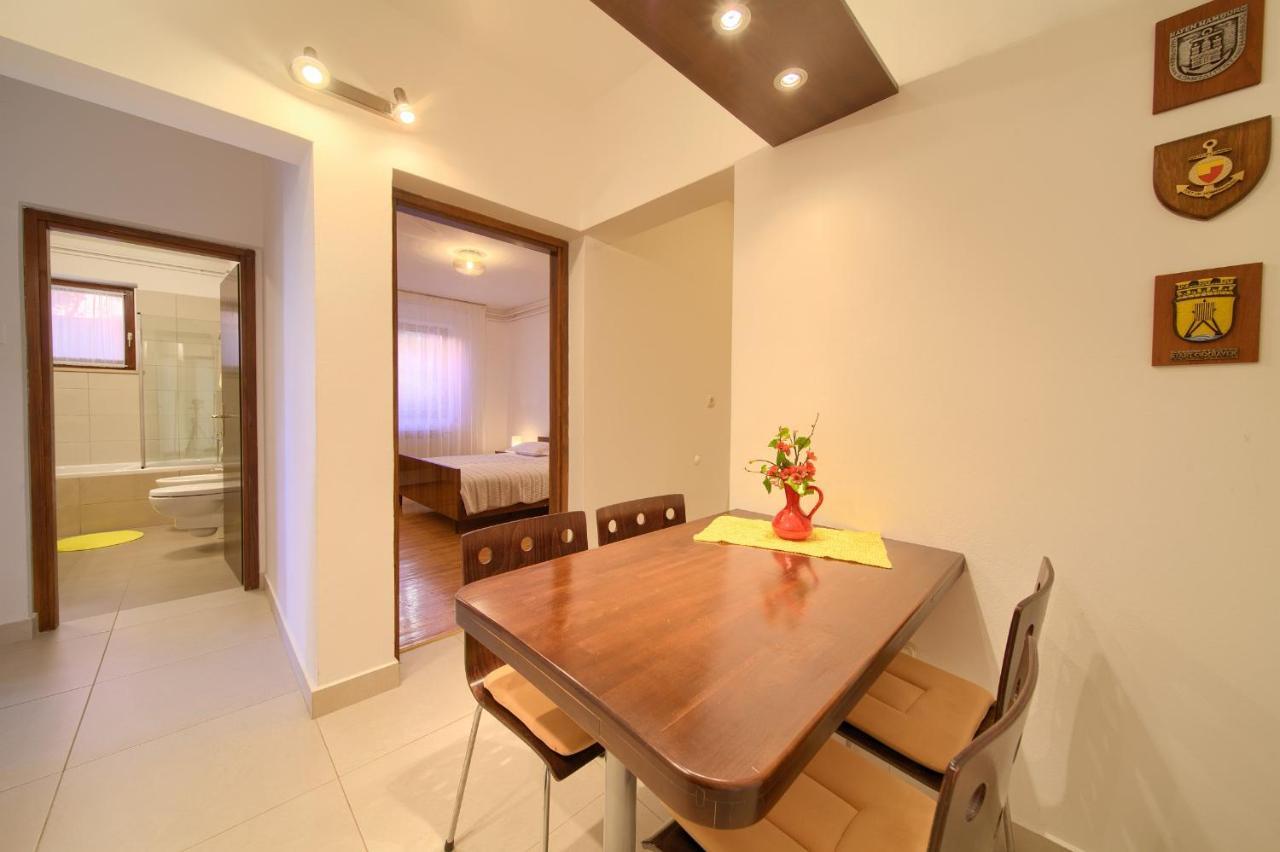 Apartments Meri Нівице Екстер'єр фото
